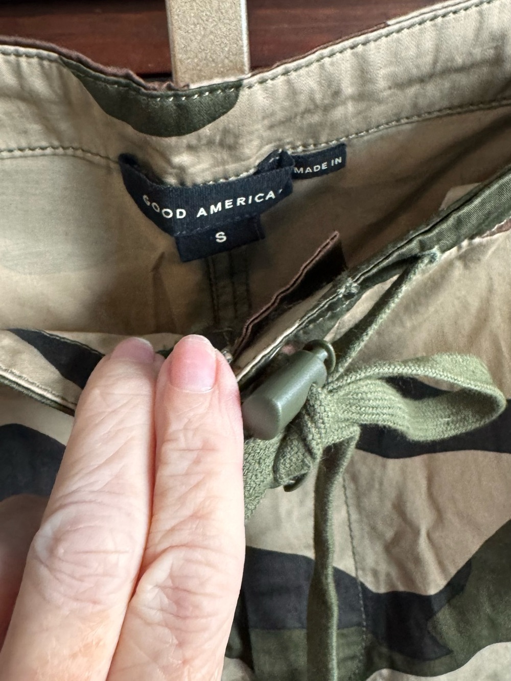 Good American Camo Cargo Pants Fatigue Green Size S NWT $139 - Picture 12 of 15